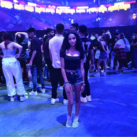 Meet your Posher, Reva - Picture 2 of 2